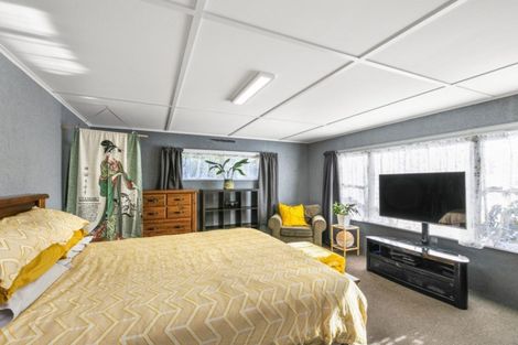 Photo of property in 76 Raroa Terrace, Tawa, Wellington, 5028