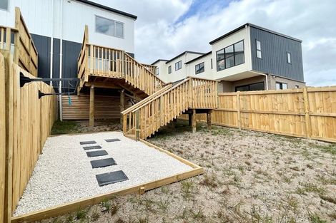 Photo of property in 15b Crestview Rise, Papakura, 2110