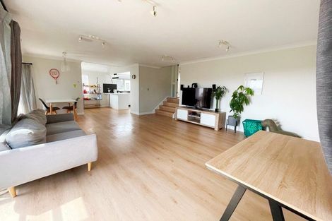 Photo of property in 3/90 Aberdeen Road, Campbells Bay, Auckland, 0620