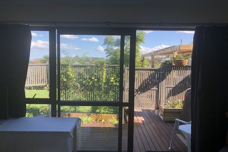 Photo of property in 29 Deverell Place, Northcross, Auckland, 0632