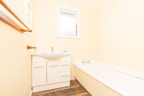 Photo of property in 4 Cleveland Street, Bader, Hamilton, 3206