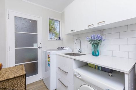 Photo of property in 2 Serenity Grove, Maoribank, Upper Hutt, 5018