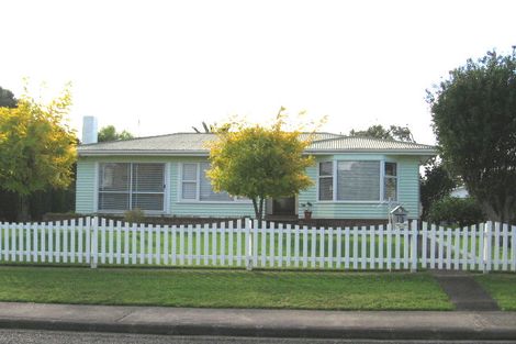 Photo of property in 13 Sylvan Crescent, Te Atatu South, Auckland, 0610