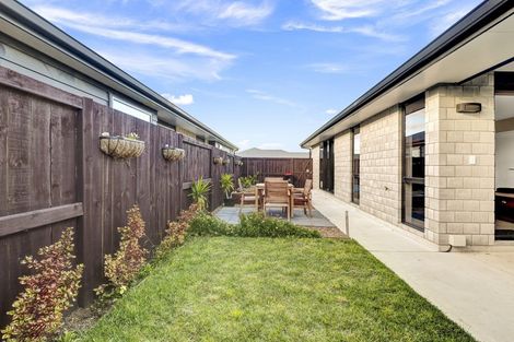 Photo of property in 33 Taioma Close, Papamoa, 3118