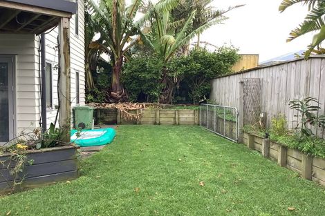 Photo of property in 1/12 Speedy Crescent, Hillcrest, Auckland, 0627