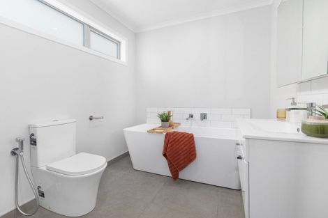 Photo of property in 60 Hokioi Drive, Kenepuru, Porirua, 5022