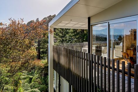 Photo of property in 4 Francis Bell Grove, Lowry Bay, Lower Hutt, 5013