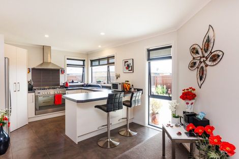 Photo of property in 14 Lorenzo Place, Kelvin Grove, Palmerston North, 4414