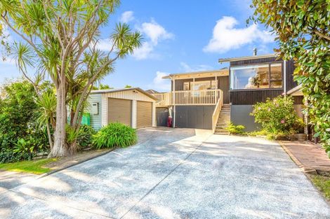 Photo of property in 17 Outlook Road, Greenhithe, Auckland, 0632