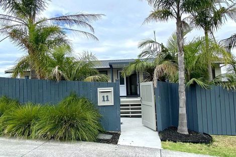 Photo of property in 11 Sumich Place, West Harbour, Auckland, 0618