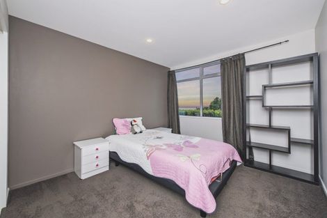 Photo of property in 2 Redcliffs View Lane, Redcliffs, Christchurch, 8081