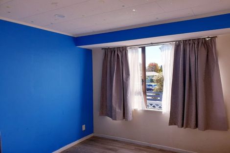 Photo of property in 28 Glen Close, Glen Eden, Auckland, 0602