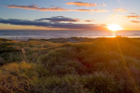 Photo of property in 22a Marine Parade South, Foxton Beach, Foxton, 4815