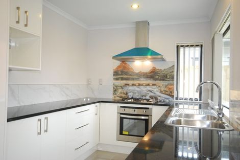 Photo of property in 8 Whekau Drive, Takanini, 2112