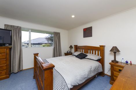 Photo of property in 27 Greenwood Place, Fitzherbert, Palmerston North, 4410