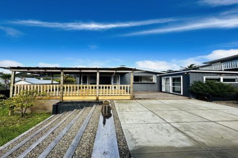 Photo of property in 8 John Dee Crescent, Red Beach, 0932