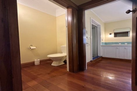 Photo of property in 100 Mortimer Terrace, Brooklyn, Wellington, 6021