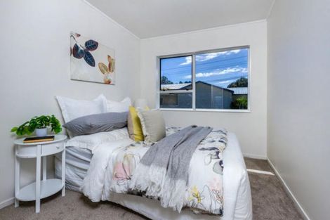 Photo of property in 1/24 Sandown Road, Rothesay Bay, Auckland, 0630