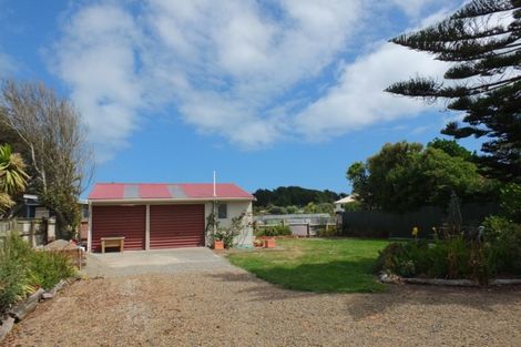 Photo of property in 14 Holben Parade, Foxton Beach, Foxton, 4815