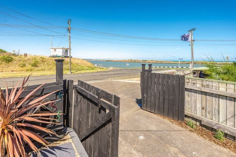 Photo of property in 5 Short Street, Castlecliff, Whanganui, 4501