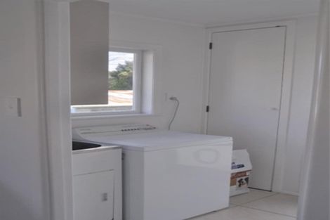 Photo of property in 41 Farquhar Road, Glendene, Auckland, 0602