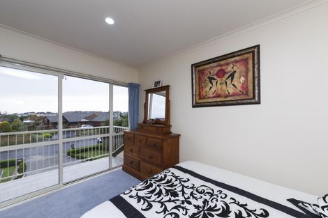 Photo of property in 27 Greenwood Place, Fitzherbert, Palmerston North, 4410
