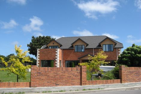 Photo of property in 9 Chesterfield Mews, Russley, Christchurch, 8042