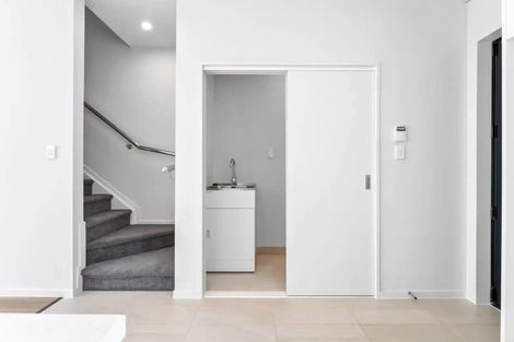 Photo of property in 28 Whare Kauri Road, Papakura, 2110