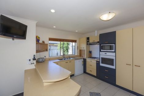 Photo of property in 83 Guildford Drive, Paraparaumu, 5032