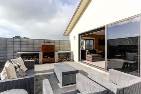 Photo of property in 36 Fernbrook Drive, Hurworth, New Plymouth, 4310