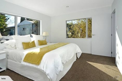 Photo of property in 557c Glenfield Road, Glenfield, Auckland, 0629