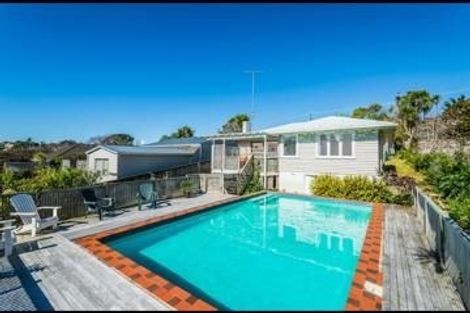 Photo of property in 40 Pupuke Road, Hillcrest, Auckland, 0627