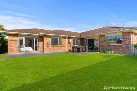 Photo of property in 37 Breaker Grove, Waiuku, 2123