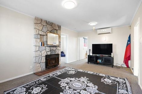 Photo of property in 223 Sturges Road, Henderson, Auckland, 0612