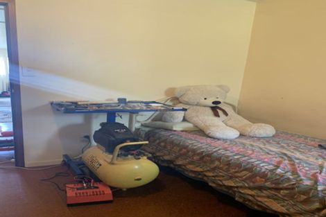 Photo of property in 32 Te Atatu Road, Te Atatu South, Auckland, 0610