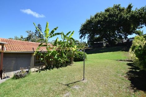 Photo of property in 25 Stottholm Road, Titirangi, Auckland, 0604