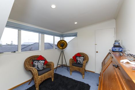 Photo of property in 27 Greenwood Place, Fitzherbert, Palmerston North, 4410