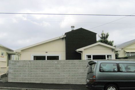 Photo of property in 51 Mills Road, Brooklyn, Wellington, 6021