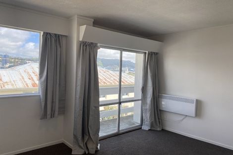 Photo of property in 5 Hawker Street, Mount Victoria, Wellington, 6011