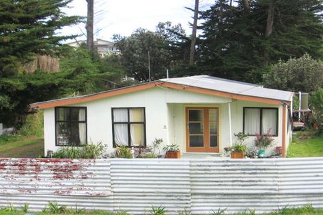 Photo of property in 6 Dustin Street, Foxton Beach, Foxton, 4815