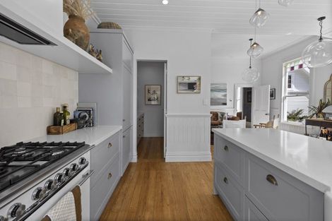 Photo of property in 329 Mangorei Road, Merrilands, New Plymouth, 4312