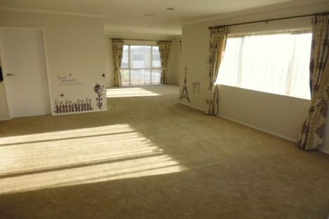 Photo of property in 13 Kereru Rise, Papakura, 2110