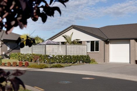 Photo of property in Waterview Estate, 70/4 Greystone Place, Omokoroa, 3114