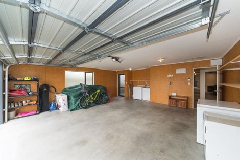 Photo of property in 32 Tennyson Avenue, Kelvin Grove, Palmerston North, 4414