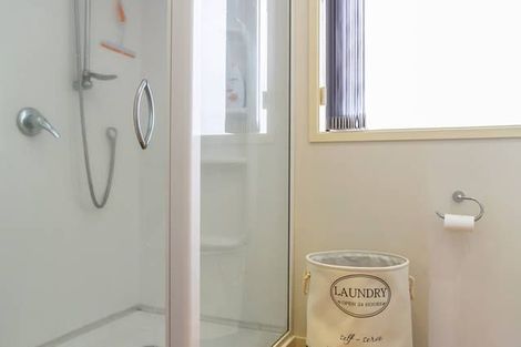 Photo of property in 24a Korotaha Terrace, Rothesay Bay, Auckland, 0630