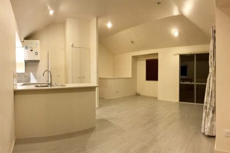 Photo of property in 2/51 Archers Road, Hillcrest, Auckland, 0629