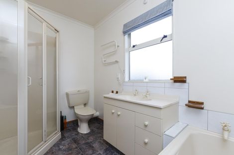 Photo of property in 27 Greenwood Place, Fitzherbert, Palmerston North, 4410