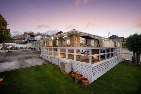 Photo of property in 2/1 Rakaia Rise, Clover Park, Auckland, 2019
