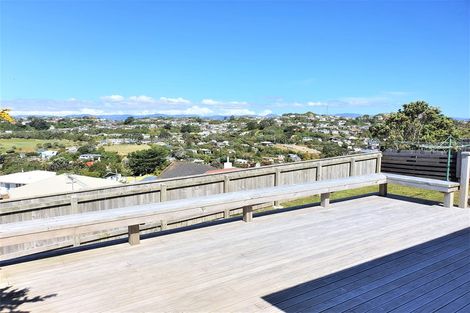 Photo of property in 12 Fitzpatrick Street, Newlands, Wellington, 6037