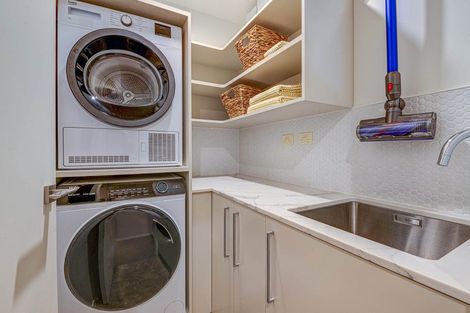 Photo of property in 1/7 The Promenade, Takapuna, Auckland, 0622